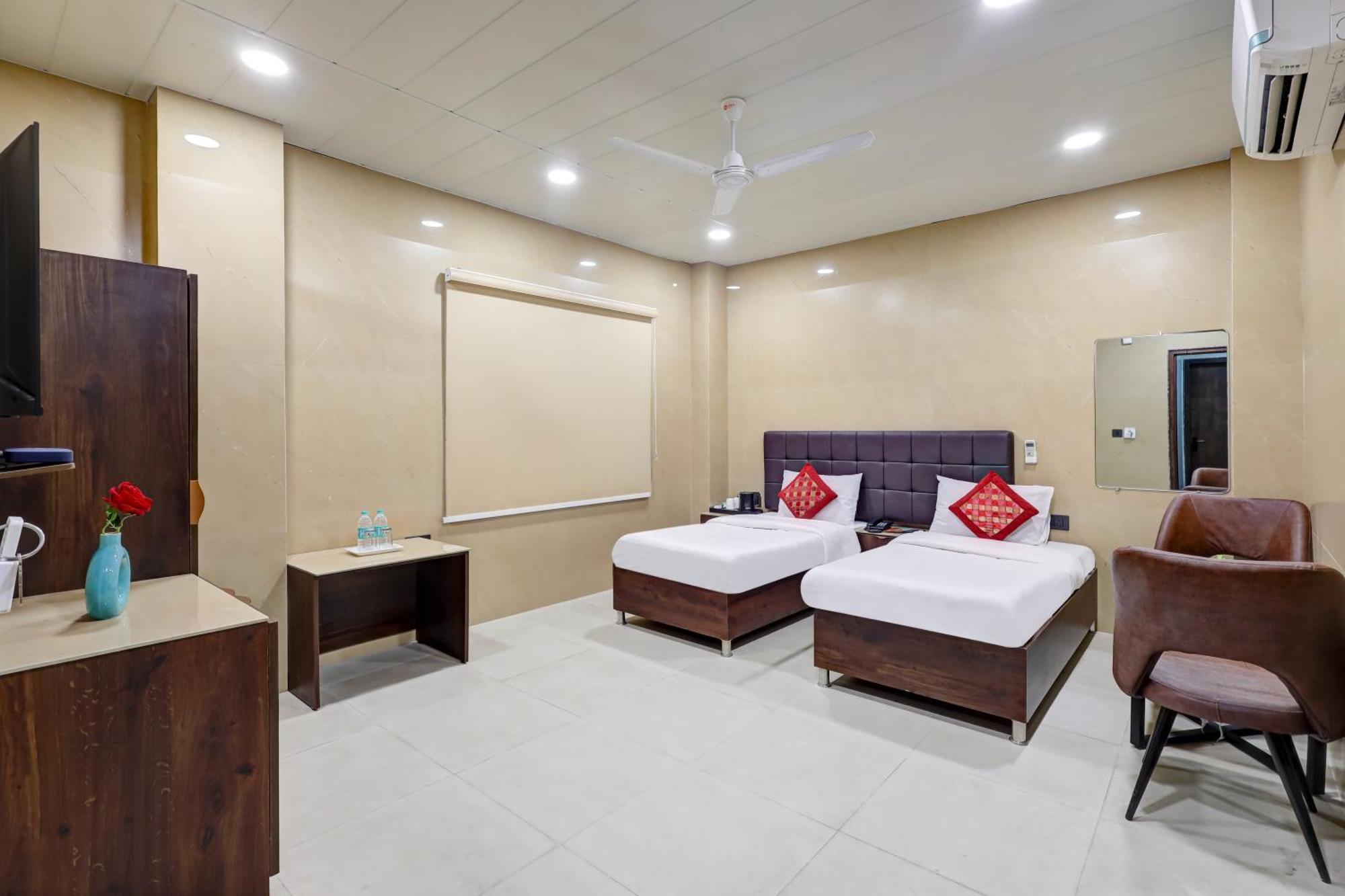 Hotel Singh Palace Delhi  Exterior photo